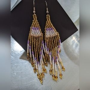 Handmade beaded dangling earrings. Gold, white and lavender.